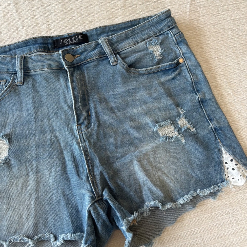 Judy Blue Distressed Eyelet Lace Inset Denim Shorts Medium Wash JB1553-SF 31